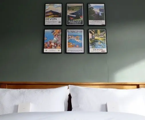 Tek Büyük Yataklı Oda (Soft Green Room)