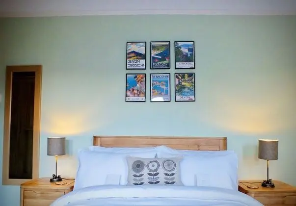Tek Büyük Yataklı Oda (Soft Green Room)
