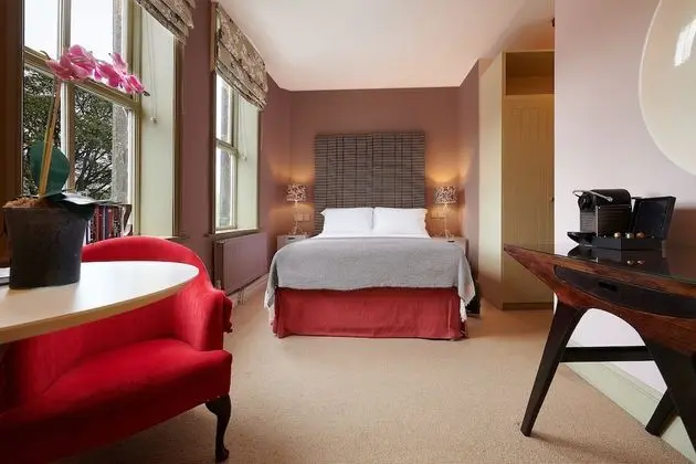 Petite Double Room