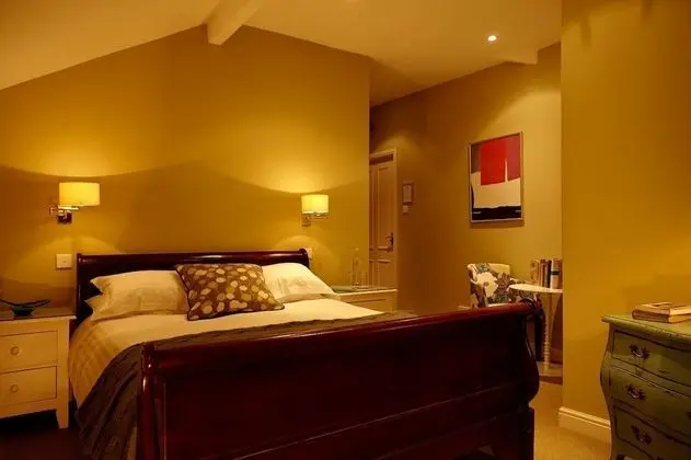 Petite Double Room