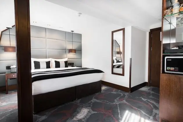 Deluxe Üç Kişilik Oda