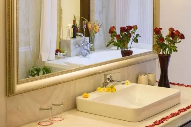 Honeymoon Tek Büyük Yataklı Oda