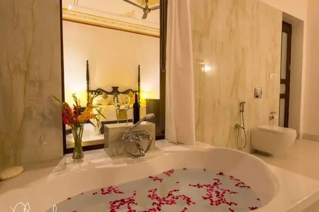 Honeymoon Tek Büyük Yataklı Oda
