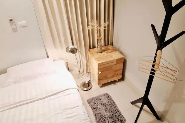 Ortak Ranzalı Oda, Sadece kadınlar için, Sigara İçilmez, Şehir Manzaralı
