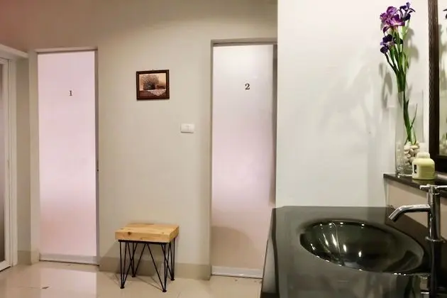 Ortak Ranzalı Oda, Sadece kadınlar için, Sigara İçilmez, Şehir Manzaralı