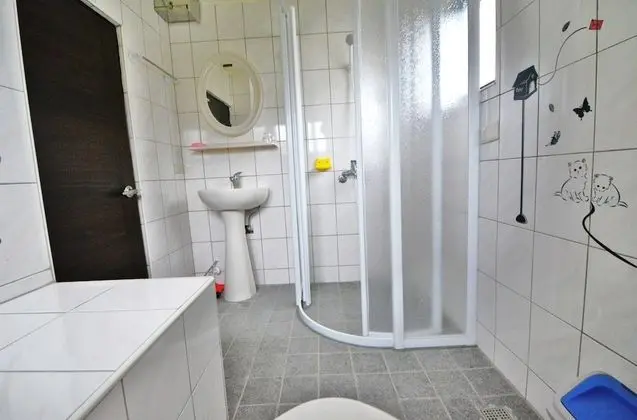 Standard Ortak Ranzalı Oda, Karma Ranzalı Oda, Ortak Banyo