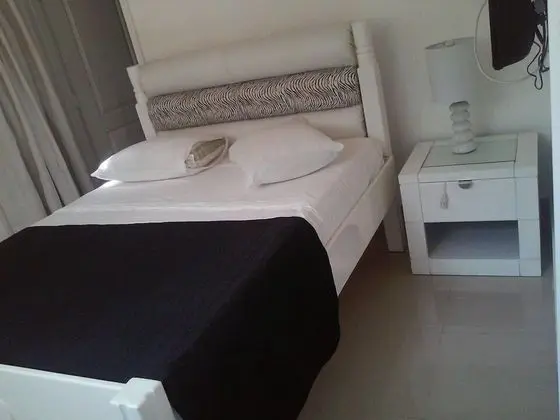One Bedroom Apartment (Pool View)