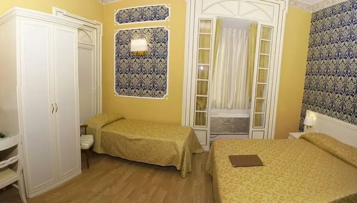 Üç Kişilik Oda