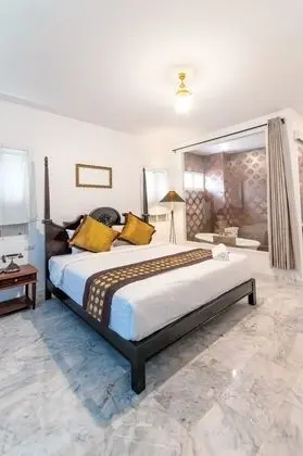 Deluxe Double Room , Free BKK Airport Transfers, flight detail required