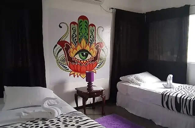 Oda, 2 Tek Kişilik Yatak, Ortak Banyo