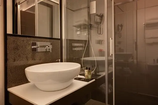 Comfort Tek Büyük veya İki Ayrı Yataklı Oda