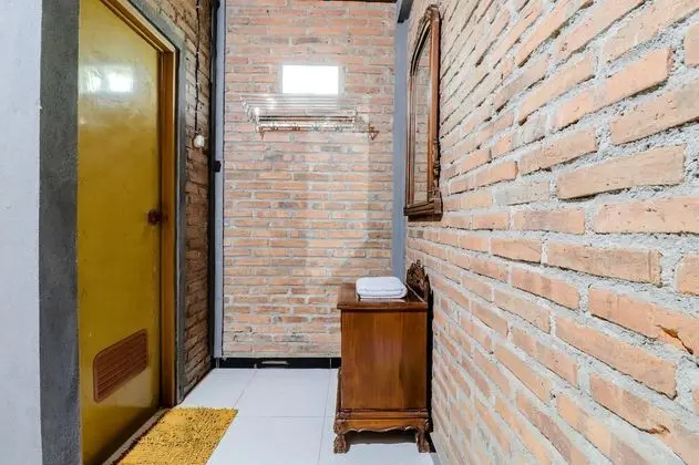 Ortak Ranzalı Oda, Ortak Banyo (Mix)
