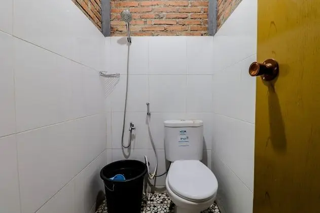 Ortak Ranzalı Oda, Ortak Banyo (Mix)