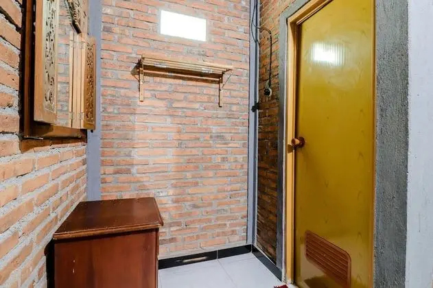 Ortak Ranzalı Oda, Ortak Banyo (Mix)