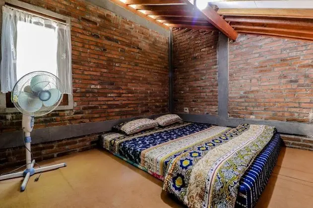 Ortak Ranzalı Oda, Sadece erkekler için, Ortak Banyo