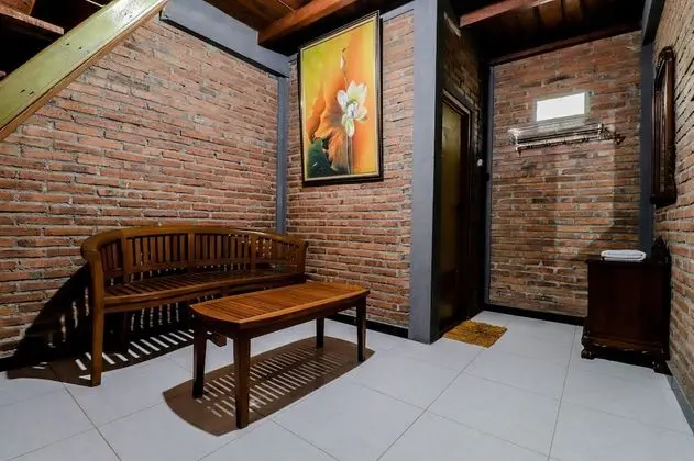 Ortak Ranzalı Oda, Sadece erkekler için, Ortak Banyo