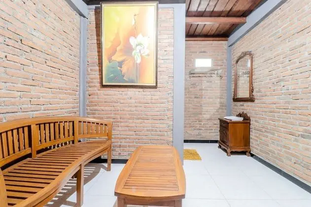 Ortak Ranzalı Oda, Sadece erkekler için, Ortak Banyo