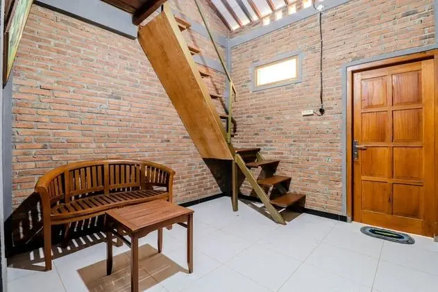 Ortak Ranzalı Oda, Sadece erkekler için, Ortak Banyo