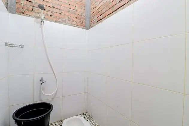 Ortak Ranzalı Oda, Sadece erkekler için, Ortak Banyo