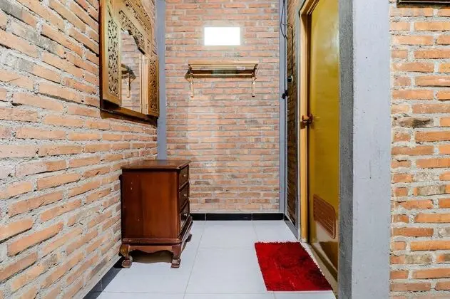 Ortak Ranzalı Oda, Sadece erkekler için, Ortak Banyo