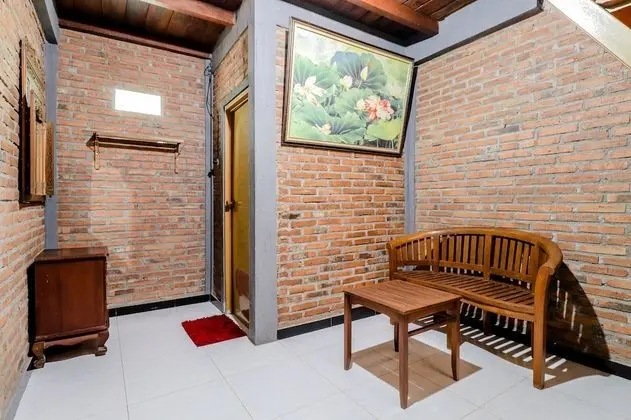Ortak Ranzalı Oda, Sadece kadınlar için, Ortak Banyo