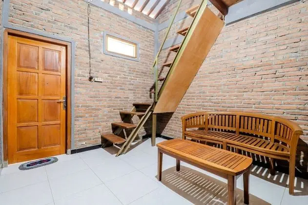 Ortak Ranzalı Oda, Sadece kadınlar için, Ortak Banyo