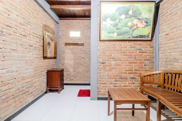 Ortak Ranzalı Oda, Sadece kadınlar için, Ortak Banyo