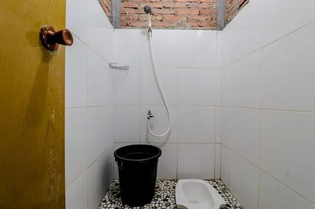 Ortak Ranzalı Oda, Sadece kadınlar için, Ortak Banyo