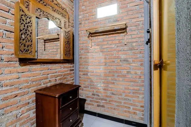 Ortak Ranzalı Oda, Sadece kadınlar için, Ortak Banyo
