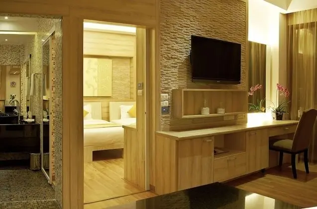 Junior Tek Büyük veya İki Ayrı Yataklı Oda