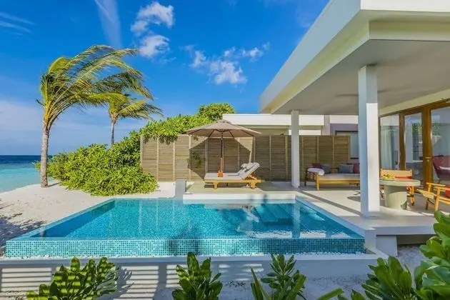 Süit (Beach Suite with Pool)