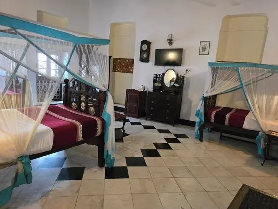 Üç Kişilik Oda