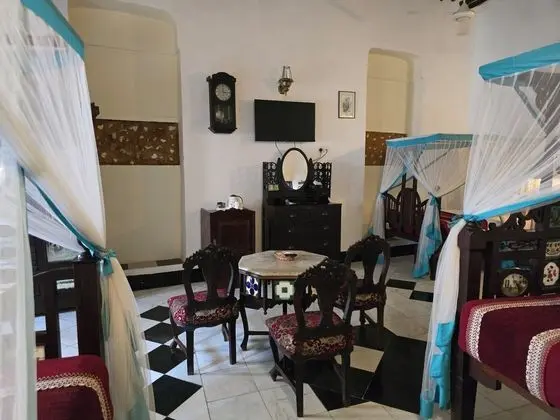Üç Kişilik Oda