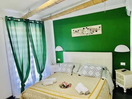 Junior Tek Büyük Yataklı Oda, Veranda, Avlu Manzaralı