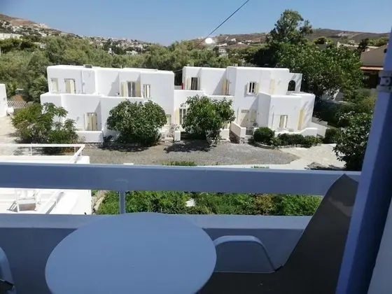 Üç Kişilik Oda, Bahçe Manzaralı