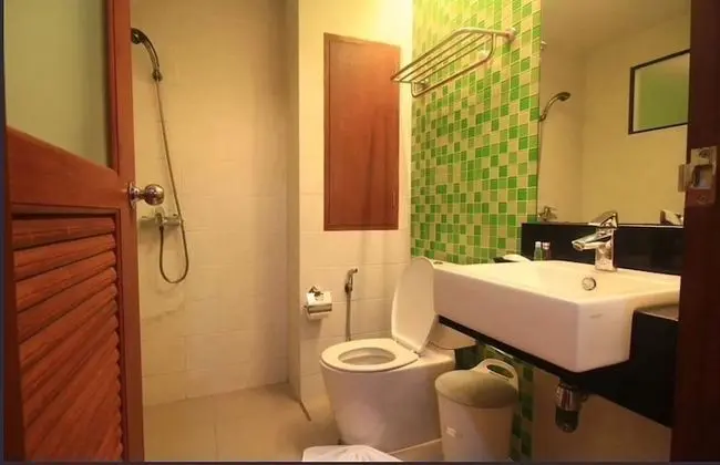 Deluxe Tek Büyük Yataklı Oda, Havuz Manzaralı