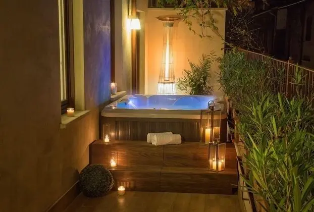 Süit, Sıcak Su Havuzu (King)