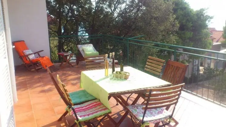 Apart Daire (Dia - 200 m from beach - A2 gornji(4+)