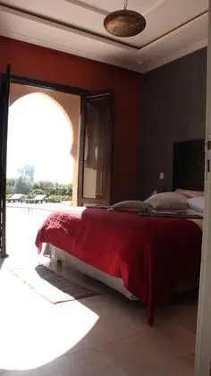 Luxury Tek Büyük Yataklı Oda, Havuz Manzaralı