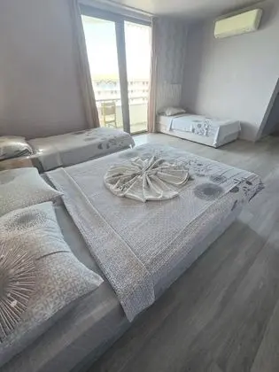 Geniş Aile Odası, Deniz veya Havuz Manzaralı, Balkonlu
