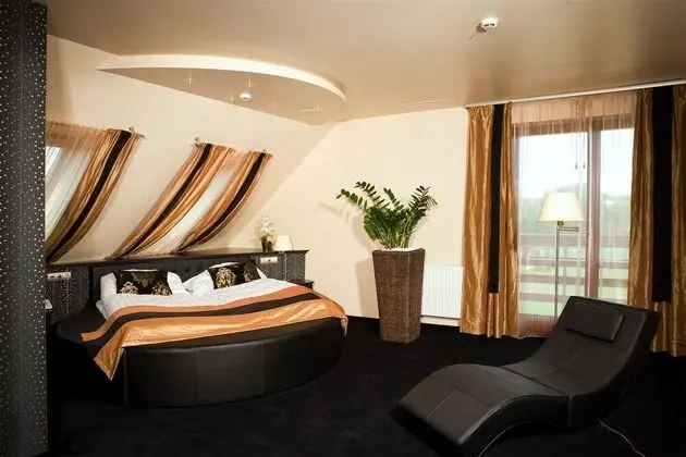 Luxury Oda