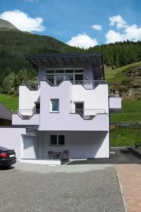 Ev
