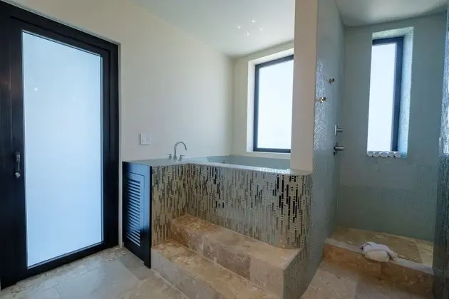 Luxury Suite, Multiple Beds, Sea View C1