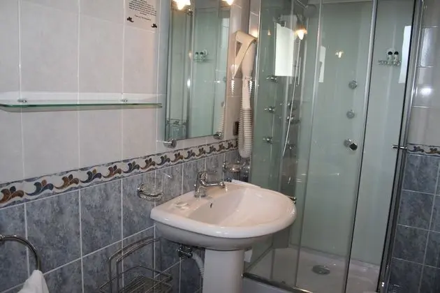 Standard Tek Büyük veya İki Ayrı Yataklı Oda