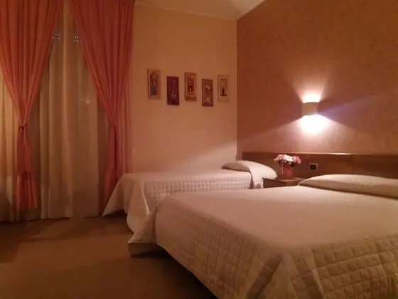 Üç Kişilik Oda