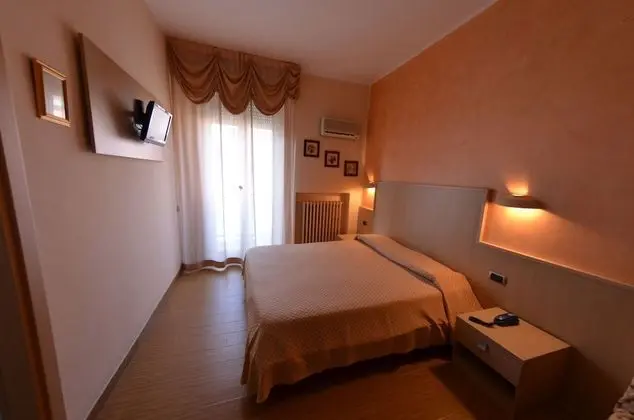Üç Kişilik Oda
