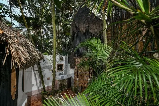 Bungalow Garden View 1 King bed and private bathroom