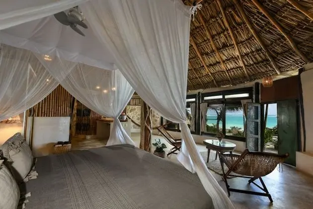Suite Bungalow Ocean View 1 king bed and private bathroom