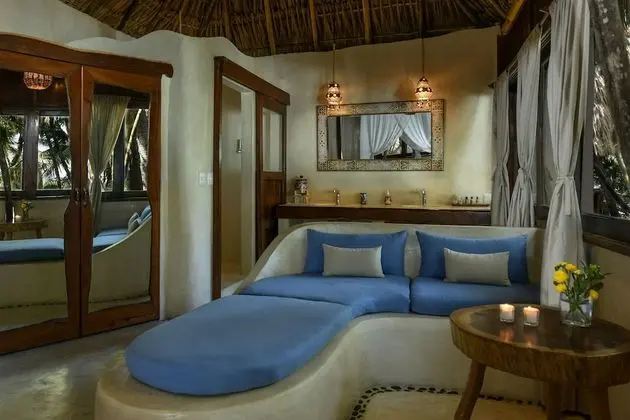 Suite Bungalow Ocean View 1 king bed and private bathroom
