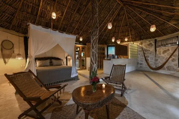 Suite Bungalow Ocean View 1 king bed and private bathroom